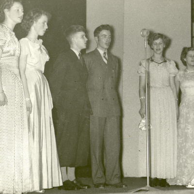 955-opening_revue_1950